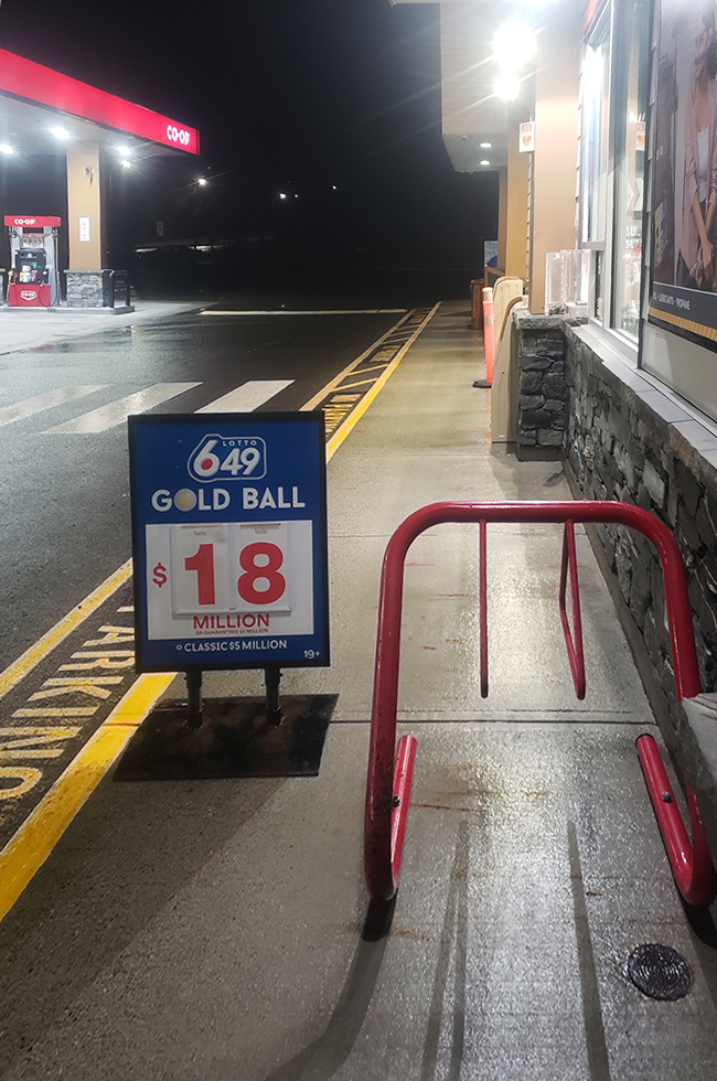 power-wash-convenience-store-sidewalk